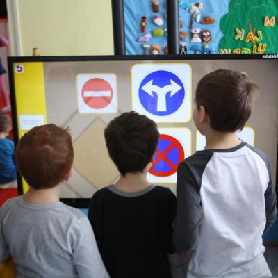 Dotykove Televize Obrazovky 12