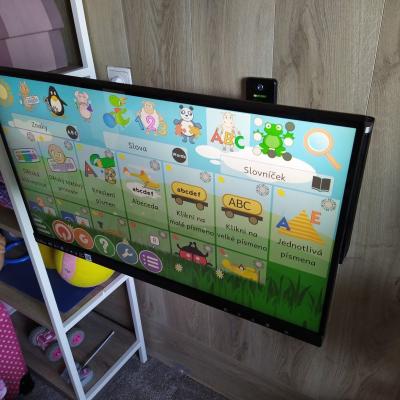 Profesionalni Dotykovy.monitor Obrazovka S Kloubem Na Zed 007